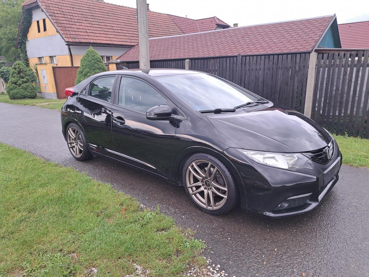 Honda Civic 1.8i-VTEC 104kw
