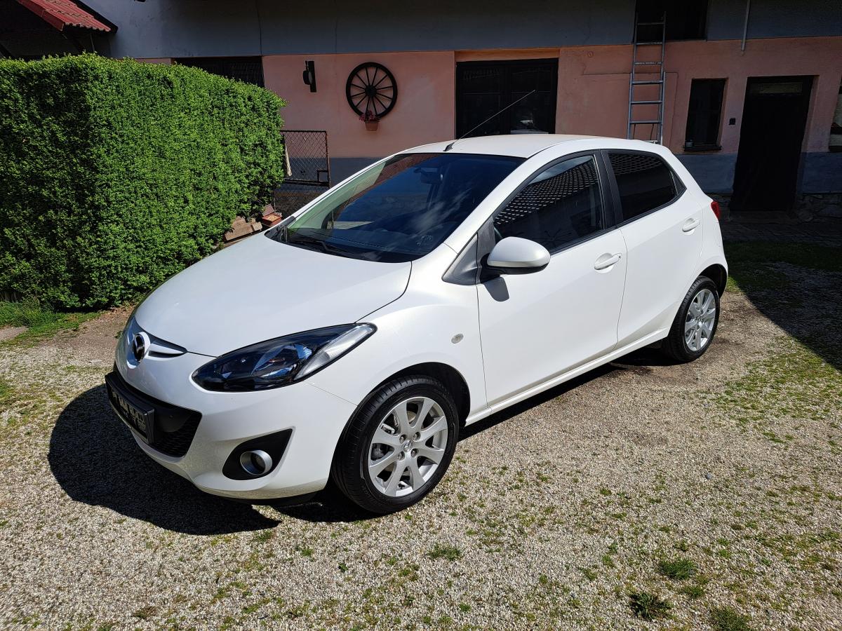 Mazda 2 1.3i Crystal White Pearl